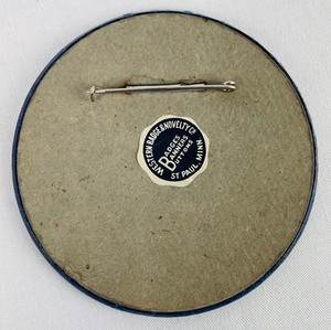 lot 287 image: Vintage M Pin Back