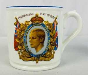 lot 306 image: Royal Coronation of King Edward VIII Commemorative Mug and a Cobalt Blue Vase