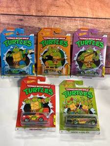 lot 17 image: Hot Wheels Teenage Mutant Ninja Turtles Set of 5