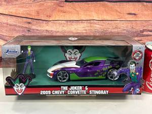 lot 30 image: Jada Joker & 2009 Chevy Corvette Stingray