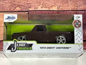 lot 33 image: 1972 Chevy Cheyenne Jada Just Trucks Diecast