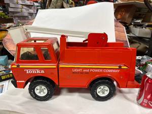 lot 44 image: Vintage 1978 Tonka Light & Power Company 2956 Utility Truck