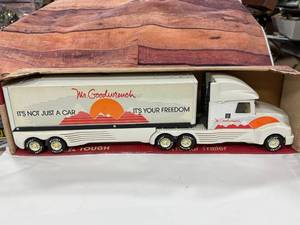 lot 47 image: Rare Nylint Mr. Goodwrench Semi Tractor Trailer