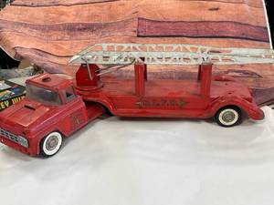 lot 61 image: Vintage 1950s Buddy L BLFD #3 Pressed Steel Extension Ladder Fire Truck
