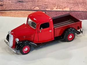 lot 65 image: 1937 Ford Pickup Truck 124