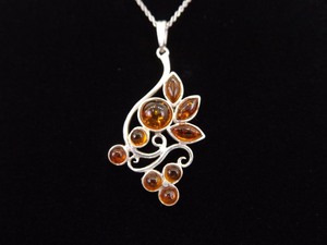 .925 Sterling Silver Amber Leaf Cabochons Pendant Necklace