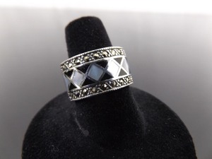 .925 Sterling Silver Art Nouveau Inlayed Blue Mother of Pearl an Onyx Ring Size 7.75