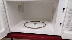 Working and Clean Hamilton Beach Microwave Oven (Missing Oscillating Glass Plate)
