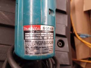 Makita 9514B 4-inch Electric Disc Grinder with an Extra 4-inch Wheel