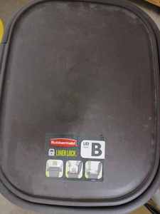 Rubbermaid Tall Kitchen Waste Basket with Linerlock Feature