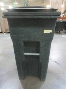 Large 32 Gallon Trash Can With Lid - Used in warehouse, SOLD AS IS.