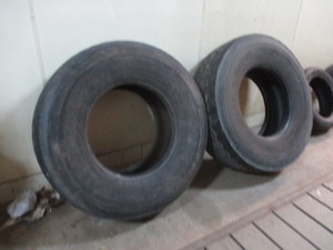 2 Heavy Truck Tires 42565R22.5