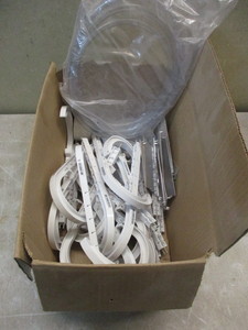 Box of 3 Pipe hangers Sioux Chief & smalls