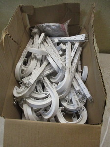 Box of 1-12 & 2 Pipe hangers Sioux Chief