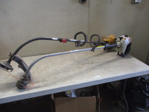 2 gas powered weed whips