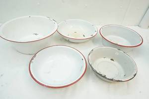 5 enamel round pans