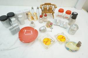 vintage salt and pepper shakers