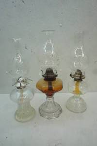 vintage oil lamps with chimneys