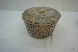 red wing spongeware bowl with lid