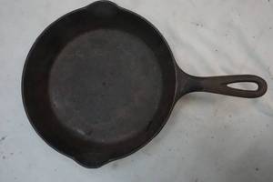 Griswold cast iron pan
