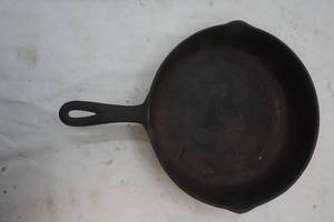 cast iron fry pan