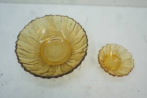 sunflower amber serving bowl