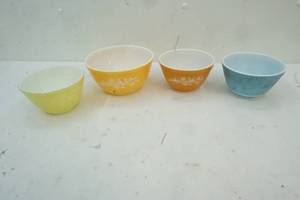 pyrex bowls vintage
