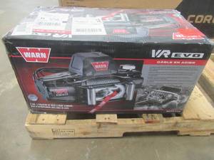 lot 813 image: Warn VR8 8,000 lb. Winch with Steel Rope (APPEARS TO BE NEW)