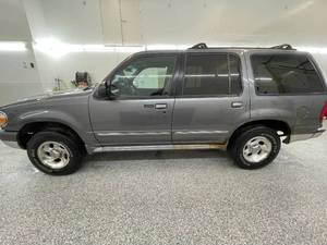 1999 Ford Explorer XLT - 4X4