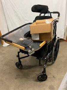 lot 19 image: POWER TILT IN SPACE WHEELCHAIR - NON WORKING - SELLING FOR PARTS ONLY