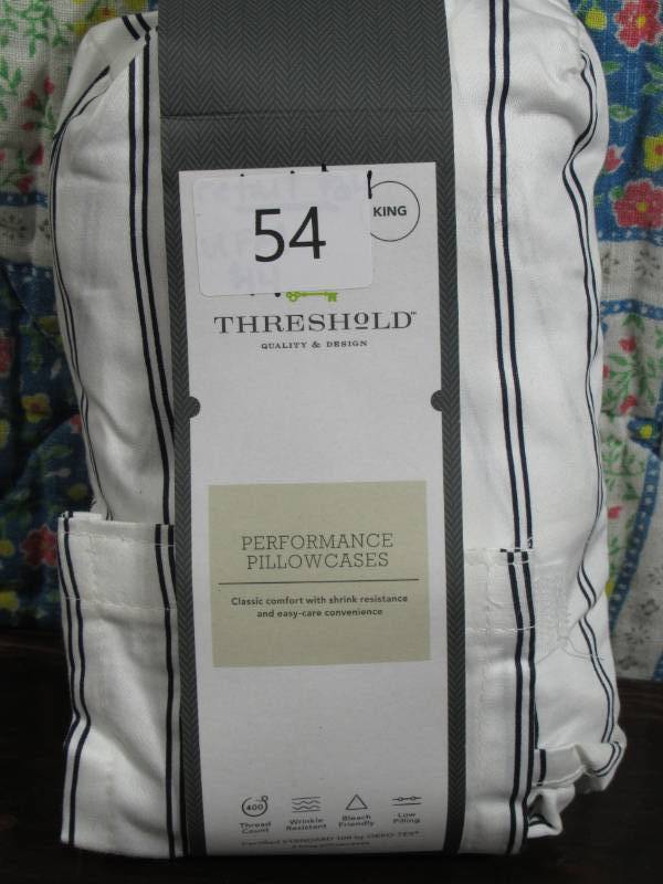 lot 54 image: 400 Thread Count Performance Printed Pillowcase Set - Threshold