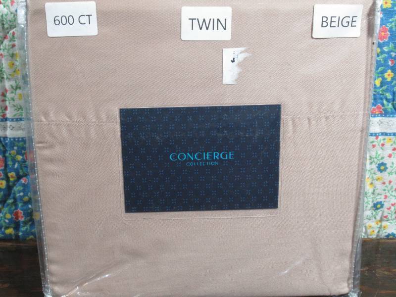 lot 18 image: Concierge Collection Bed Sheets, Twin BEIGE