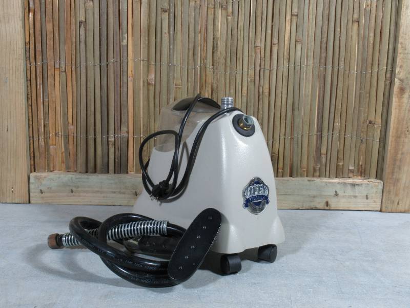 lot 62 image: Jiffy Clothing Steamer Model J-2000