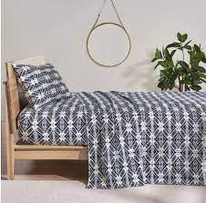 lot 69 image: Pendleton Flannel Sheet Set  Queen  Westward Journey