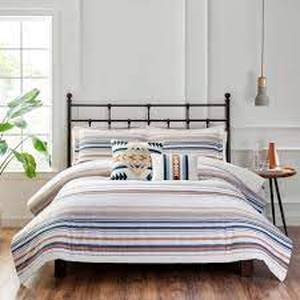 lot 72 image: Pendleton 5-piece Comforter Set  King  Savanna Stripe Ivory