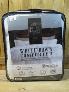 lot 35 image: Hotel Grand  Twin Size 500 Thread Count White Down Comforter 100% Cotton 68 x 88