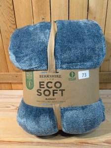 lot 73 image: Berkshire Life Eco Soft Blanket  King  Blue