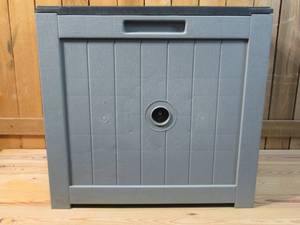 lot 85 image: Suncast Garden Hose Reel & Store