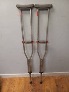QUICK ADJUST CRUTCHES