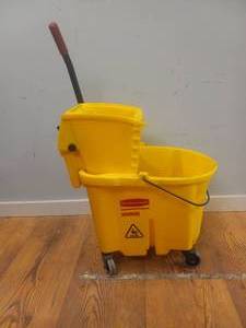 RUBBERMAID MOP BUCKET INDUSTRIAL