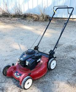 lot 346 image: Push Lawn Mower