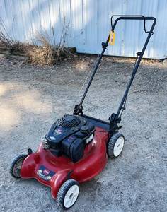 lot 345 image: Push Lawn Mower