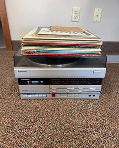lot 354 image: Stereo Turntable