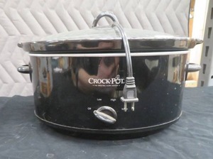 2 CROCKPOTS