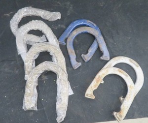 4 SET OF HORSESHOES