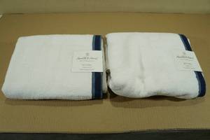 2 New Hearth & Hand Bath Towels