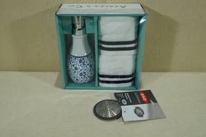 New Azalea & Co Bathroom Set with Bathtub Drain Protector