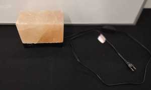 lot 8 image: Himalayan Salt Lamp with Light Up Feature