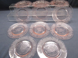 lot 7 image: Vintage Pink Glass Thistle Plates