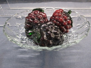 lot 17 image: Fruit & Footed Bowl